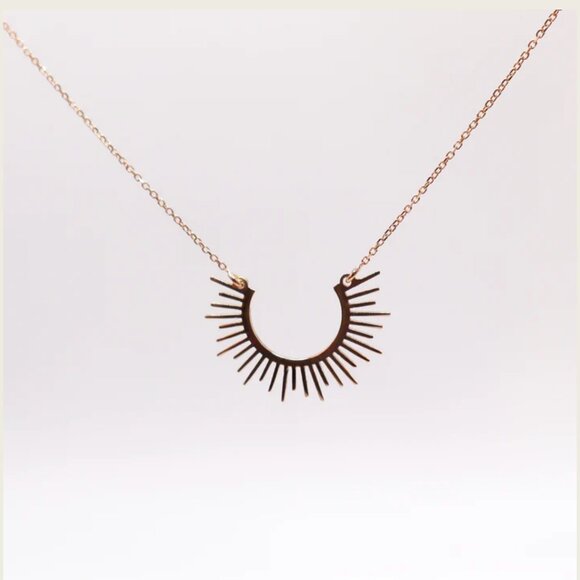 18k Gold Sun Necklace - Picture 7 of 7